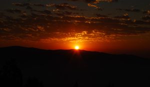 Preview wallpaper sunset, horizon, mountain, clouds, dark