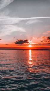 Preview wallpaper sunset, horizon, ripples, sun