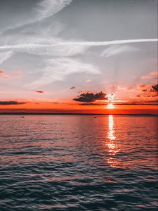 Preview wallpaper sunset, horizon, ripples, sun