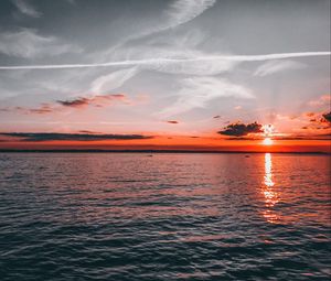 Preview wallpaper sunset, horizon, ripples, sun