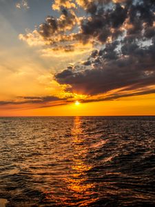 Preview wallpaper sunset, horizon, ripples, water