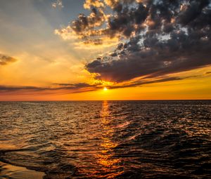 Preview wallpaper sunset, horizon, ripples, water