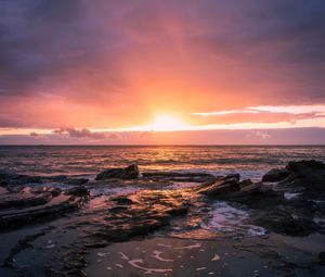 Preview wallpaper sunset, horizon, rock, sea, landscape