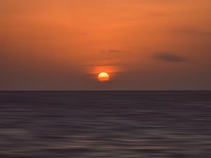 Preview wallpaper sunset, horizon, sea, blur