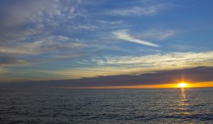 Preview wallpaper sunset, horizon, sea, sky, clouds