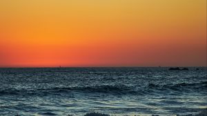 Preview wallpaper sunset, horizon, sea, waves, wavy