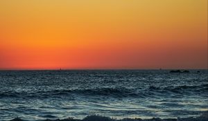 Preview wallpaper sunset, horizon, sea, waves, wavy