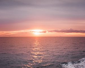 Preview wallpaper sunset, horizon, sea, sun, evening