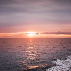 Preview wallpaper sunset, horizon, sea, sun, evening