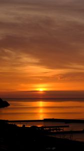 Preview wallpaper sunset, horizon, sea, glare