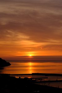 Preview wallpaper sunset, horizon, sea, glare