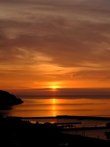 Preview wallpaper sunset, horizon, sea, glare