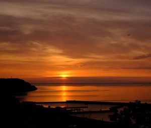 Preview wallpaper sunset, horizon, sea, glare
