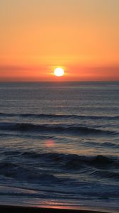 Preview wallpaper sunset, horizon, sea, evening, waves