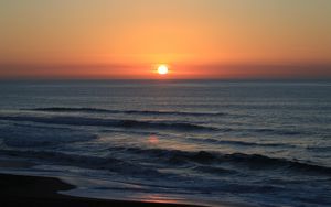 Preview wallpaper sunset, horizon, sea, evening, waves