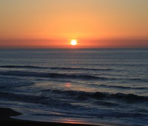 Preview wallpaper sunset, horizon, sea, evening, waves