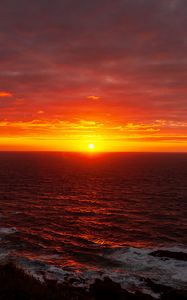 Preview wallpaper sunset, horizon, sea, waves, sky