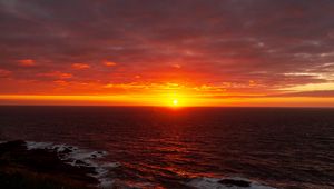 Preview wallpaper sunset, horizon, sea, waves, sky