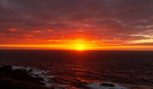 Preview wallpaper sunset, horizon, sea, waves, sky
