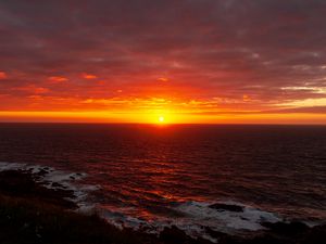 Preview wallpaper sunset, horizon, sea, waves, sky