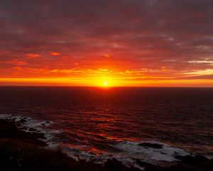 Preview wallpaper sunset, horizon, sea, waves, sky