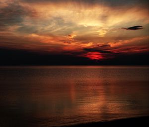 Preview wallpaper sunset, horizon, sky, water, coast