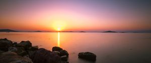 Preview wallpaper sunset, horizon, stones, sea