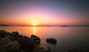 Preview wallpaper sunset, horizon, stones, sea