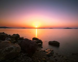 Preview wallpaper sunset, horizon, stones, sea
