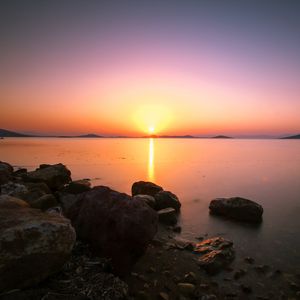 Preview wallpaper sunset, horizon, stones, sea