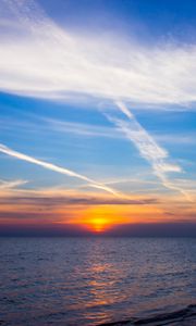 Preview wallpaper sunset, horizon, sun, sea, clouds, waves