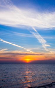 Preview wallpaper sunset, horizon, sun, sea, clouds, waves