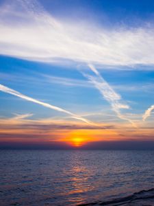 Preview wallpaper sunset, horizon, sun, sea, clouds, waves