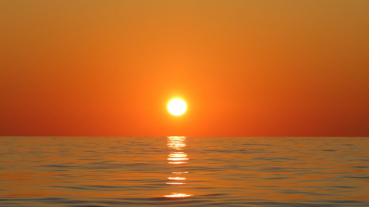 Wallpaper sunset, horizon, sun, glare, waves