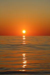 Preview wallpaper sunset, horizon, sun, glare, waves