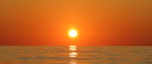 Preview wallpaper sunset, horizon, sun, glare, waves