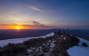 Preview wallpaper sunset, horizon, sun, snow, snowy, sky