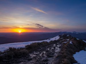 Preview wallpaper sunset, horizon, sun, snow, snowy, sky