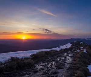 Preview wallpaper sunset, horizon, sun, snow, snowy, sky