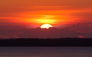 Preview wallpaper sunset, horizon, sun, clouds