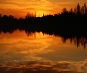 Preview wallpaper sunset, horizon, trees, water