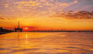 Preview wallpaper sunset, horizon, water surface, pier