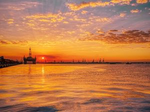 Preview wallpaper sunset, horizon, water surface, pier