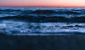 Preview wallpaper sunset, horizon, water surface, waves