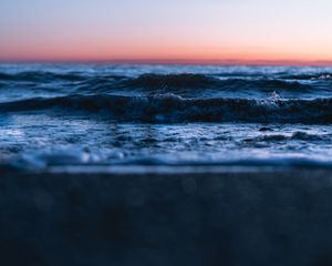 Preview wallpaper sunset, horizon, water surface, waves