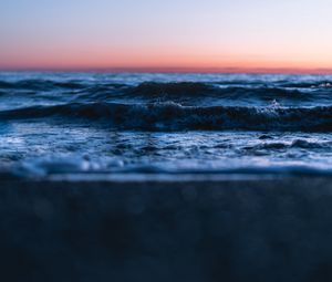 Preview wallpaper sunset, horizon, water surface, waves