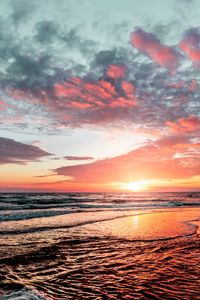 Preview wallpaper sunset, horizon, waves, sea