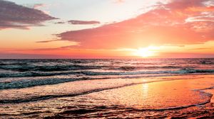 Preview wallpaper sunset, horizon, waves, sea