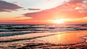 Preview wallpaper sunset, horizon, waves, sea