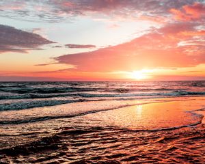 Preview wallpaper sunset, horizon, waves, sea
